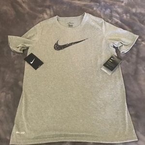 New Nike Boys Tee XL